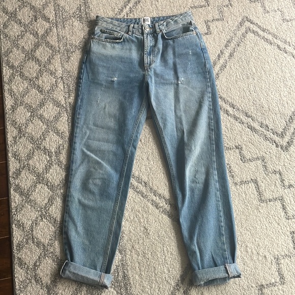 BDG/Urban Outfitters High-Waisted Mom Jean – Light Wash - Picture 5 of 11